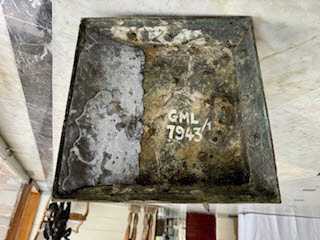 Grand amour tenant une corne d'abondance, image 3/3