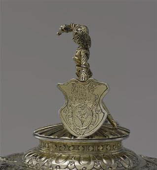 Chope à décor de scènes de chasse, image 3/11