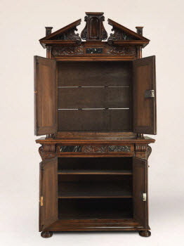 Armoire à deux corps et à décor de plaques de marbre, image 2/11