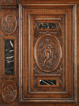 Armoire à deux corps et à décor de plaques de marbre, image 4/11