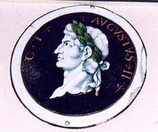 Plaque circulaire : Auguste, d'une série de douze plaques (MRR 260 à 271), image 3/3