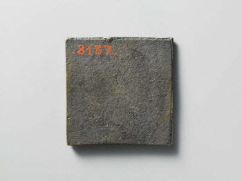 Plaquette : la femme adultère, image 2/2