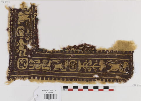bande décorative d'habillement ; fragment