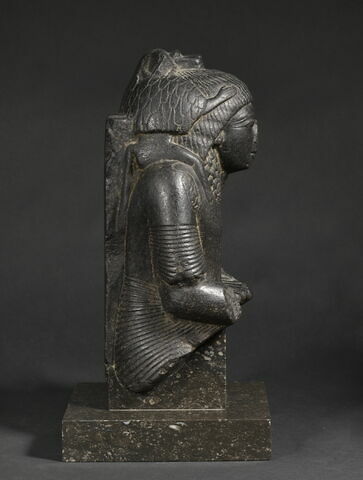 statue, image 2/5