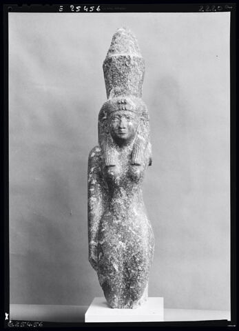 statue, image 5/8