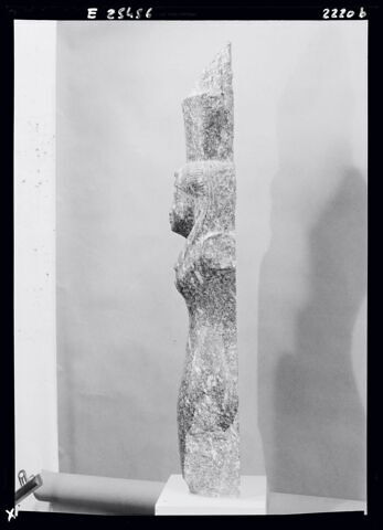 statue, image 6/8