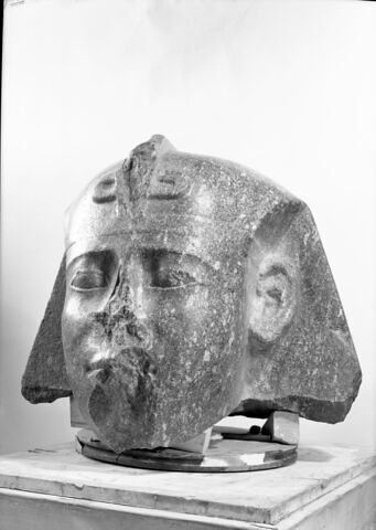 statue colossale, image 3/7
