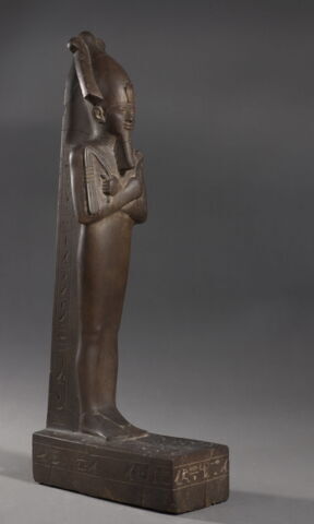 statue