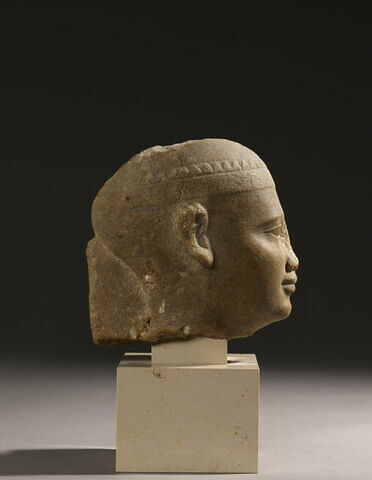 statue, image 4/7