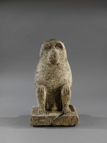 statue, image 3/8