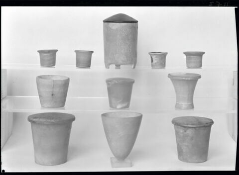 gobelet rectiligne ; couvercle de vase circulaire plat, image 5/5