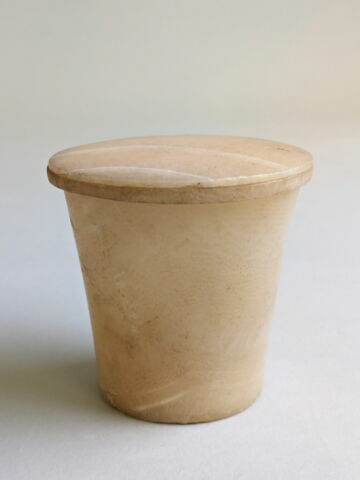 gobelet rectiligne ; couvercle de vase circulaire plat