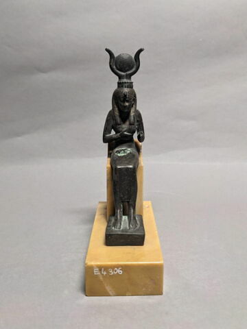 figurine d'Isis allaitant, image 4/5