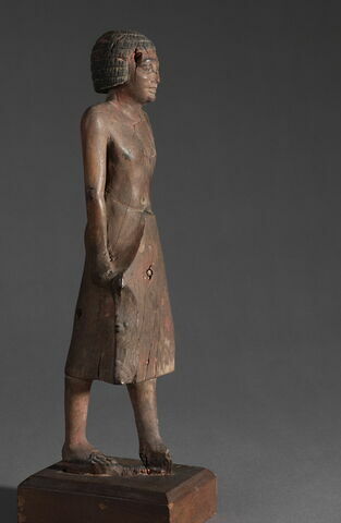 statue, image 2/3