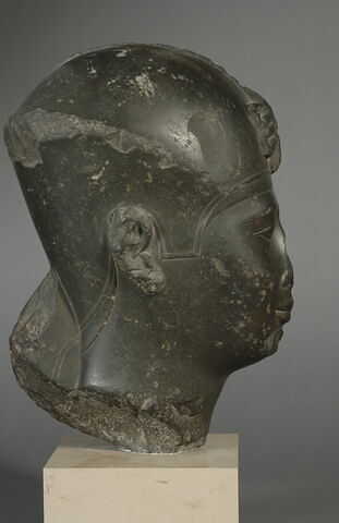 statue, image 2/2