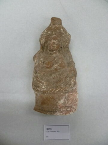 figurine de Béset allaitant