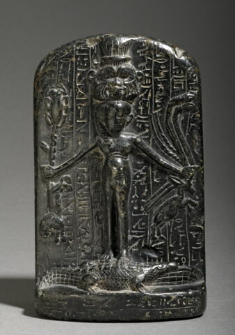 stèle d'Horus, image 2/7