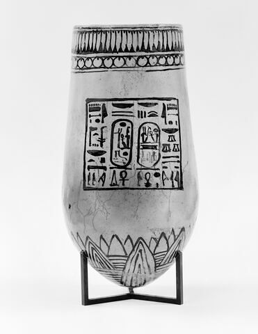 vase ; situle à fond floral, image 6/10