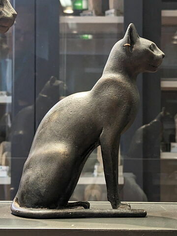 figurine, image 2/2