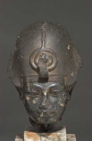 statue, image 2/7
