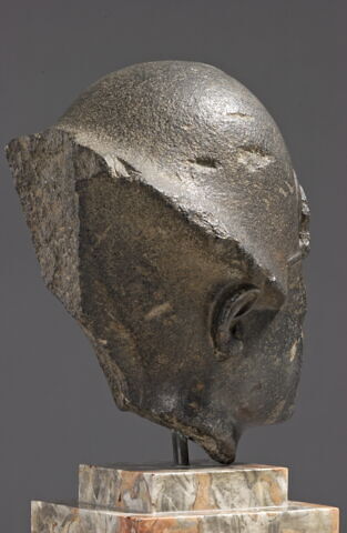 statue, image 4/7