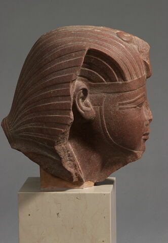 statue, image 9/15