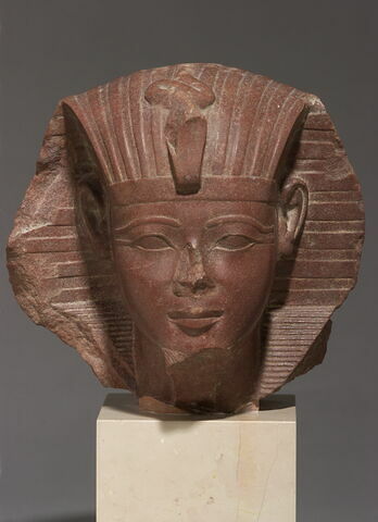 statue, image 11/15