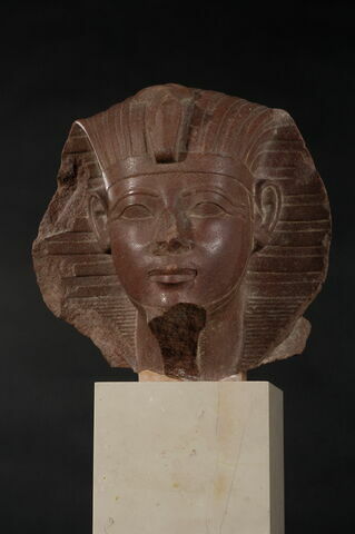 statue, image 3/15