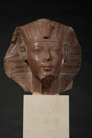 statue, image 4/15