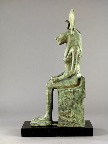 statue, image 7/9