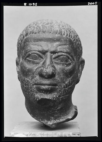 statuette, image 9/9