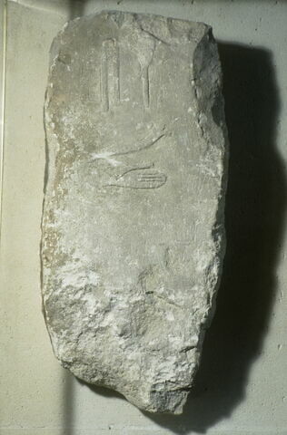 stèle irrégulière, image 3/3