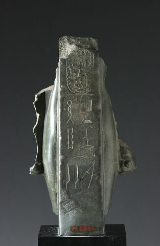 statue, image 2/2