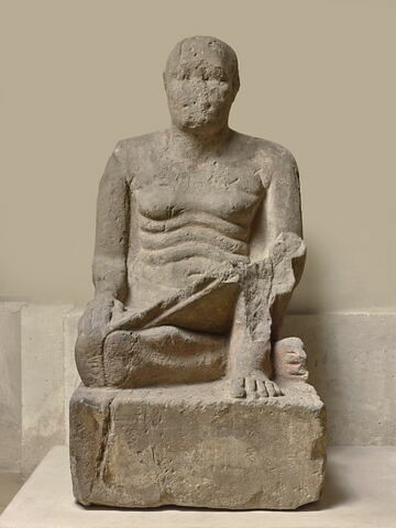 statue