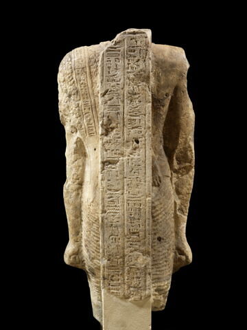 statue, image 2/5