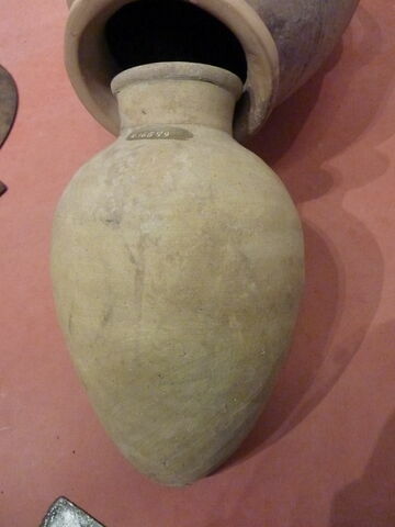 vase, image 2/2