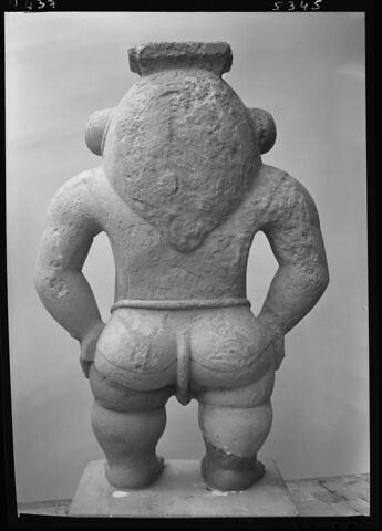 statue, image 3/3
