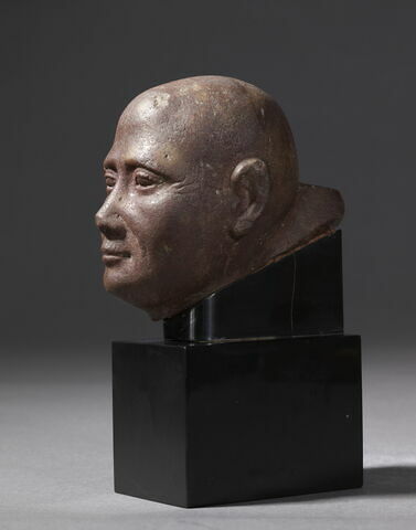 statue, image 3/8