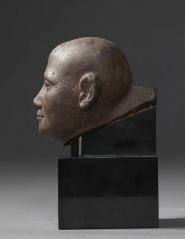 statue, image 4/8