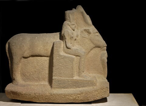 statue, image 2/8