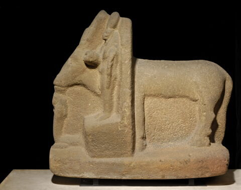 statue, image 3/8