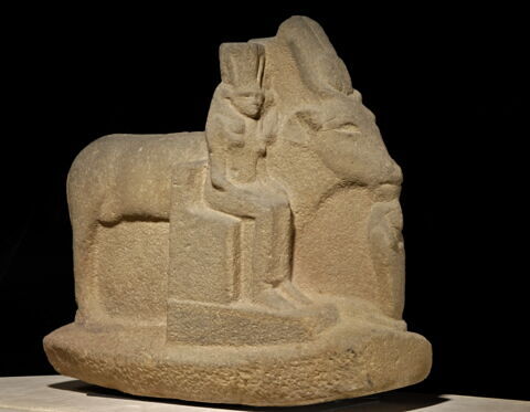 statue, image 4/8