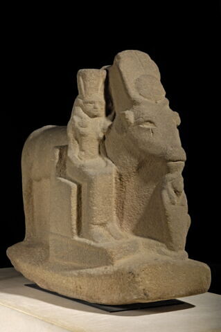 statue, image 7/8