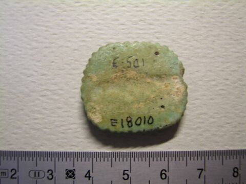 perle en pastille ovale dentelée