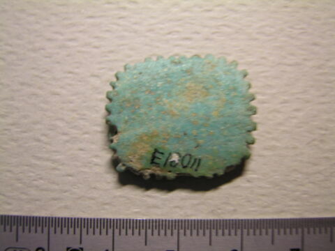 perle en pastille ovale dentelée