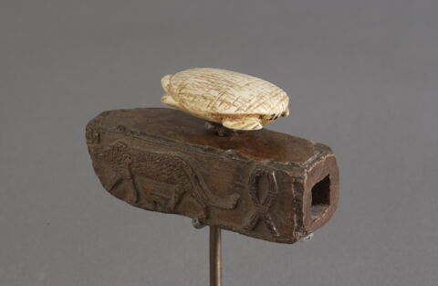 figurine, image 2/2