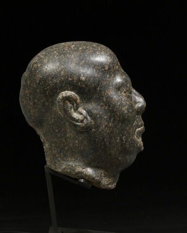 statue, image 4/7