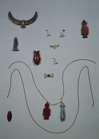 amulette ; perle en olive, image 2/2