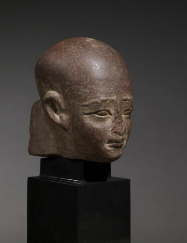 statue, image 2/11