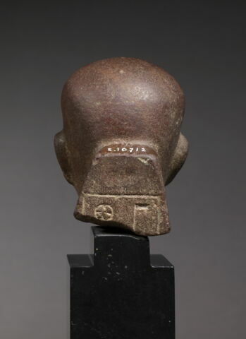 statue, image 3/11